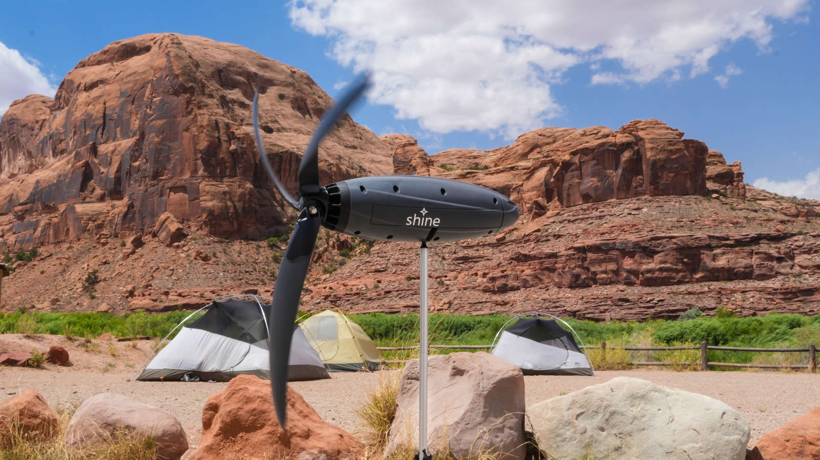 Этот гаджет поместится в ваш рюкзак и обеспечит питание кемпинга без ничего, кроме ветра