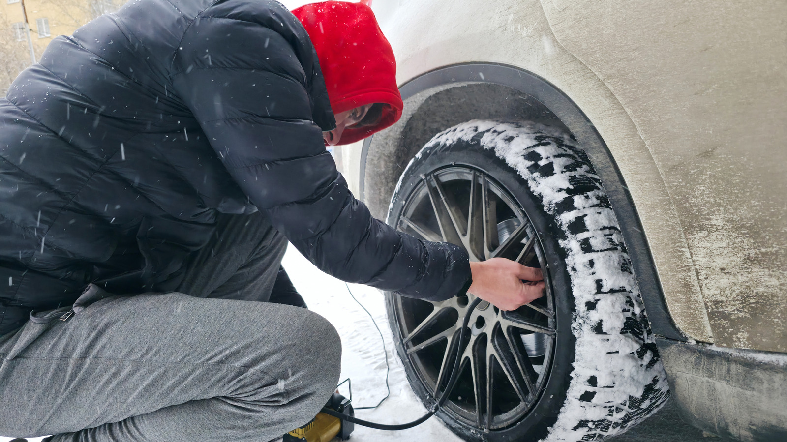Эта распространенная ошибка, связанная с давлением в зимних шинах, может ухудшить сцепление с дорогой