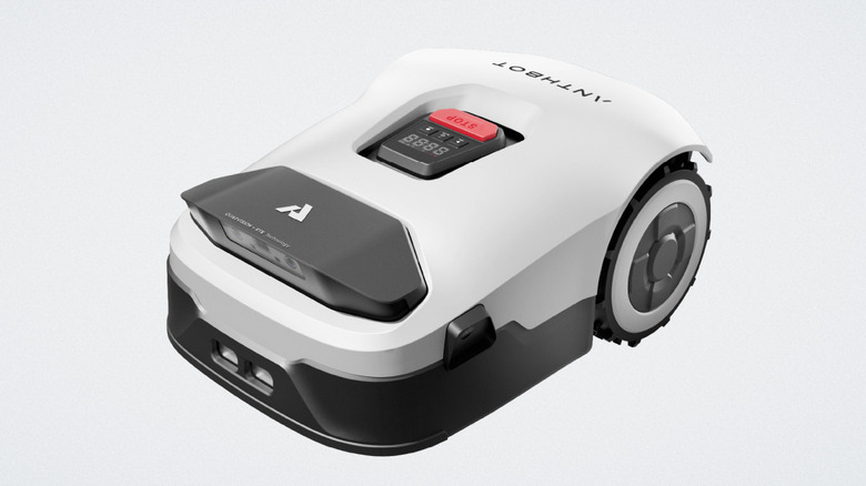 Anthbot Genie Mower на белом фоне