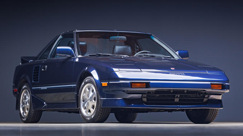 Студийный снимок Toyota MR2