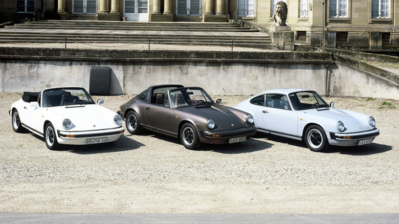 Трио Porsche 911 1983 года выпуска в кузовах Cabrio, Targa и Coupe.