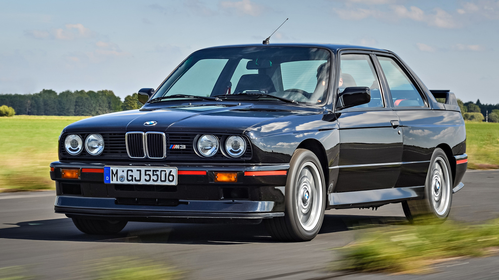 5 классических спортивных автомобилей 80-х, которые выдержали испытание временем