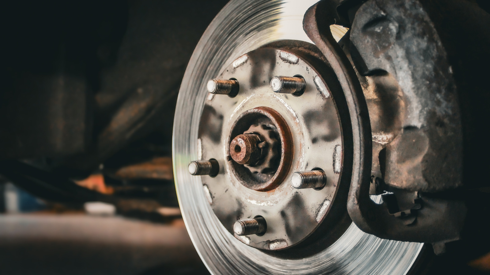 Стоит ли чистить новые тормозные диски перед их установкой?