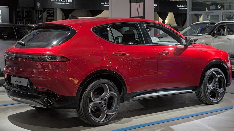 Alfa Romeo Tonale 2026 года на автосалоне