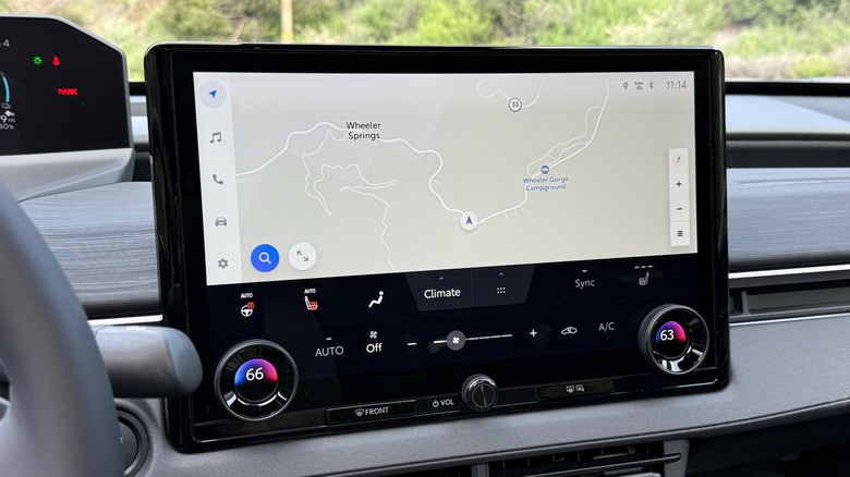 Центральный сенсорный экран Toyota C-HR 2026 года