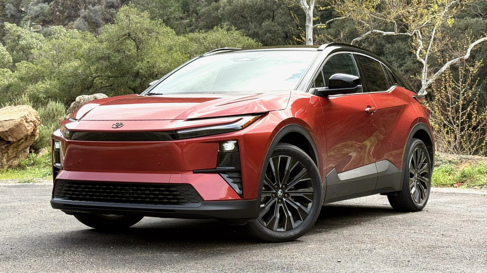 Toyota C-HR 2026 года — это полностью электрическая модернизация, которая обеспечивает