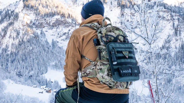 4ROAM Mini Adventure Bag Starlink используется во время похода