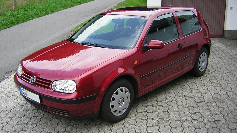 Volkswagen Golf Mk4 с двигателем EA111 объемом 1,4 литра.