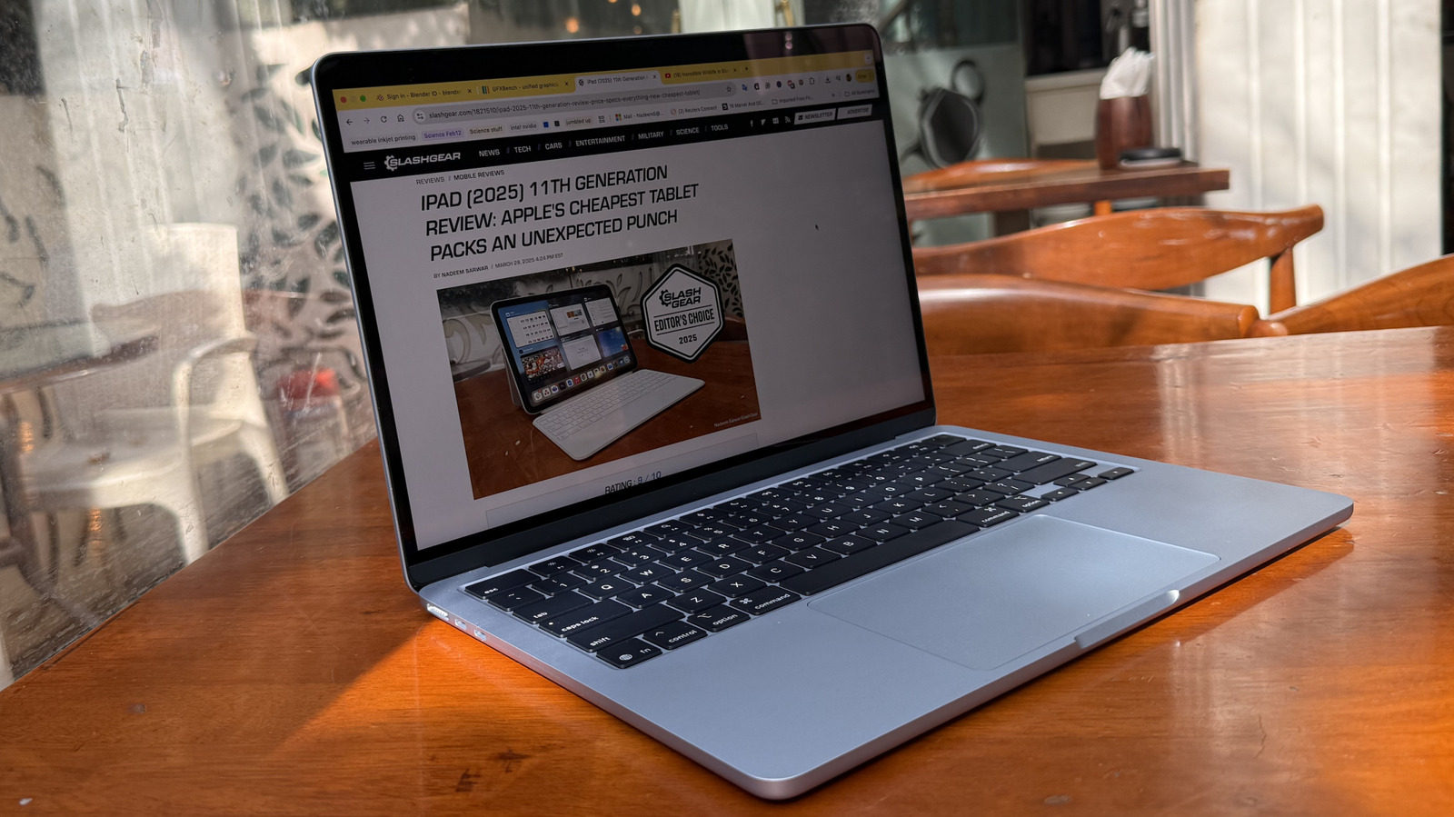 Первый MacBook с сенсорным экраном от Apple может использовать жидкое стекло