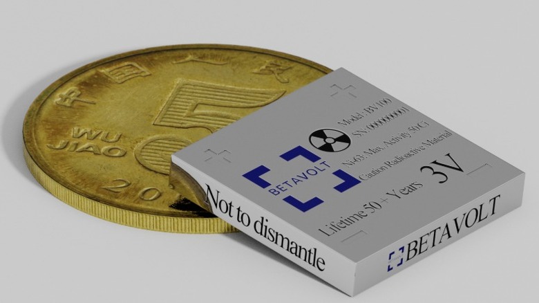 Батарея BetaVolt BV100 на китайской монете 5 цзяо