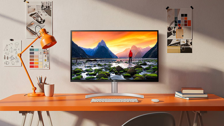 Изображение продукта: 32-дюймовый монитор LG класса Ultrafine