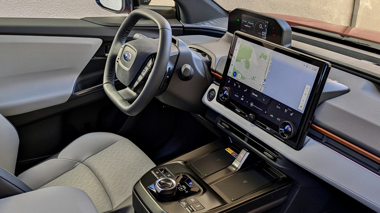 Приборная панель Subaru Uncharted 2026 года.