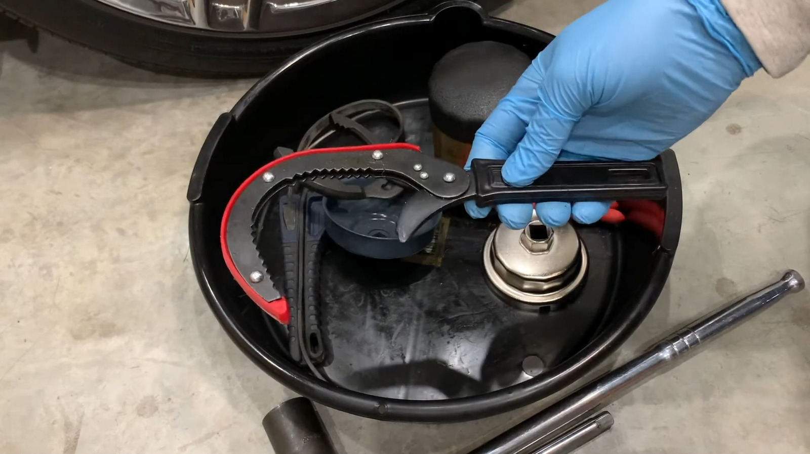 5 удобных гаражных инструментов, которые упрощают ремонт автомобиля