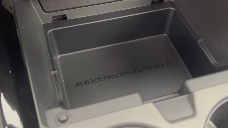 Скрытый отсек в Тойоте Приус