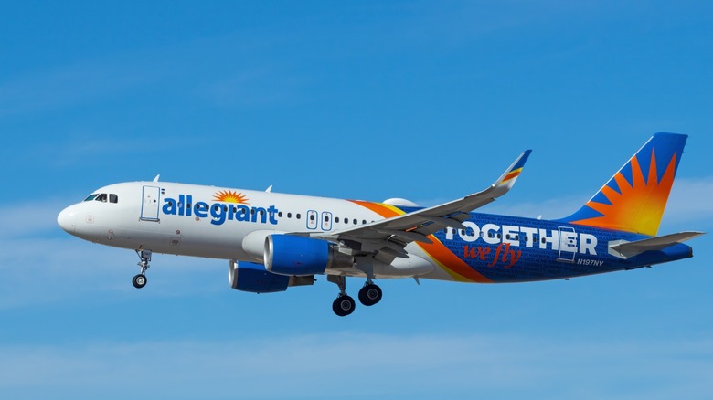 Allegiant Airbus A320 выйдет на короткий финал