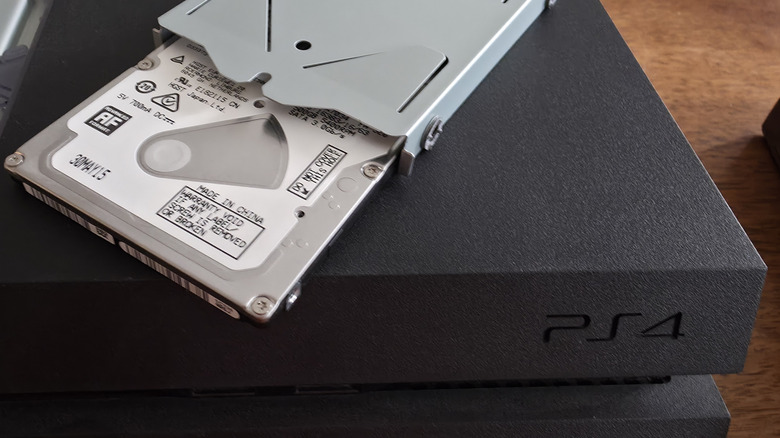 Жесткий диск HDD на консоли PlayStation 4