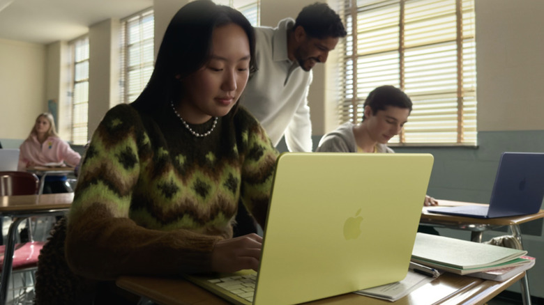 MacBookNeo желтого цвета