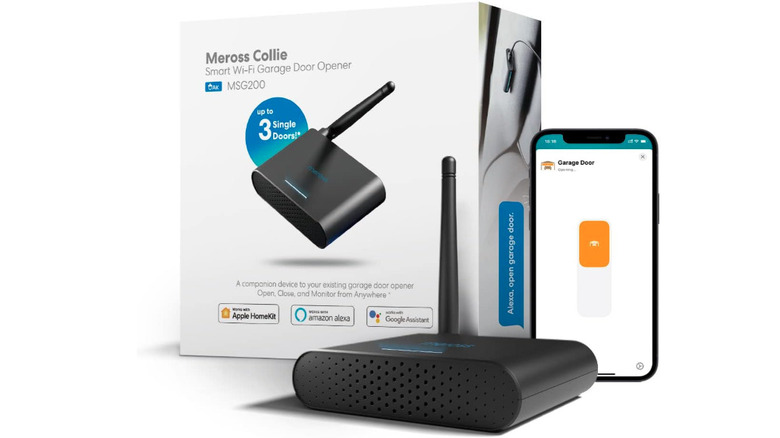 Автомобиль в гараже, велосипеды и меню телефона рядом.