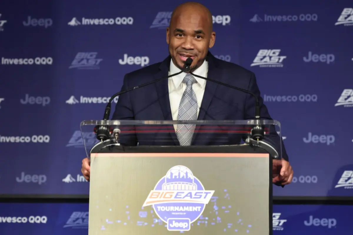 Шахин Холлоуэй из «Сетон Холл» назван тренером года на Большом Востоке