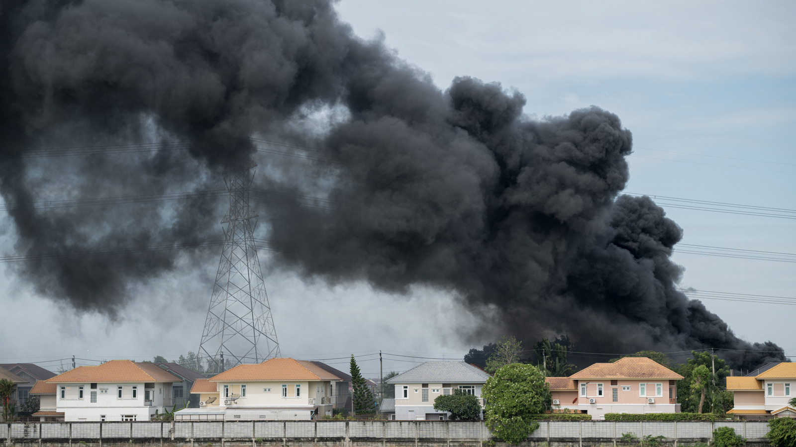 Какова наиболее распространенная причина пожаров в гараже?