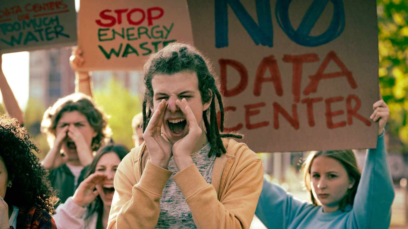 В дата-центрах Илона Маска становится все громче, а жители устали