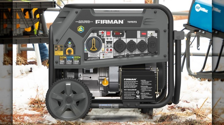 Трехтопливный генератор Firman мощностью 7500 Вт в заснеженных условиях