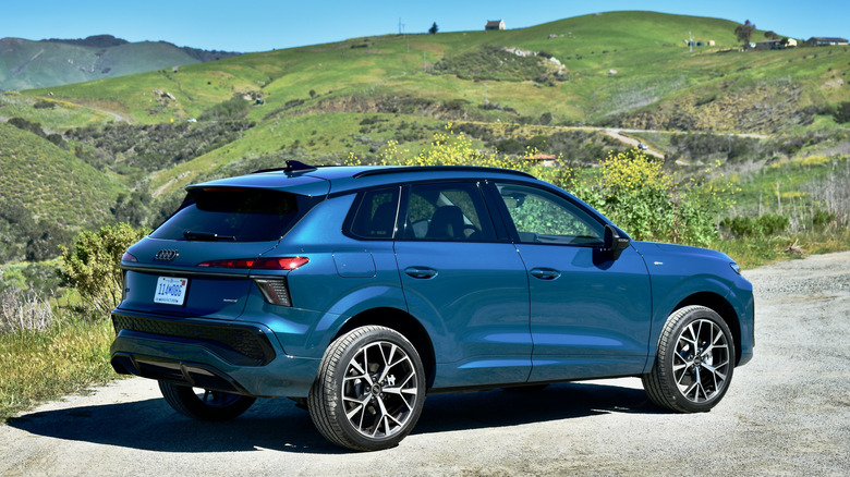 Audi Q3 2026 года, вид сзади.