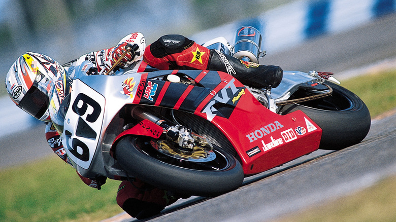 Honda RC51 2002 года, в которой участвовал Ники Хейден