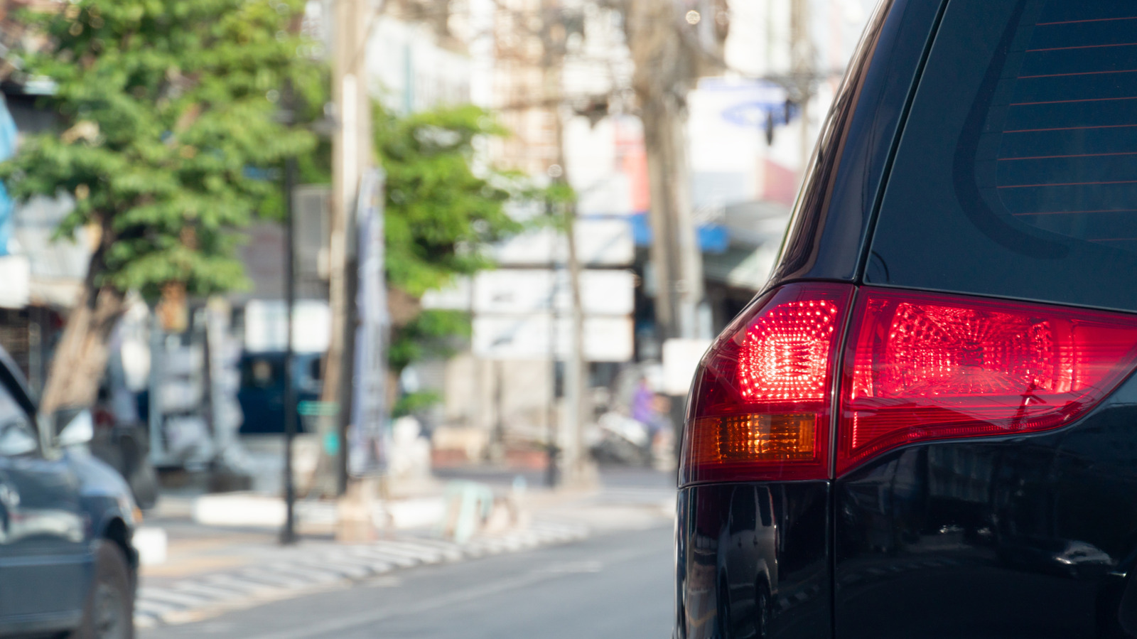 Нужно ли подавать сигнал, если вы уже находитесь в полосе поворота? Что говорит закон штата Калифорния