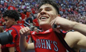 Как Дилан Дарлинг получил прозвище «Церковные колокола» в церкви Святого Иоанна