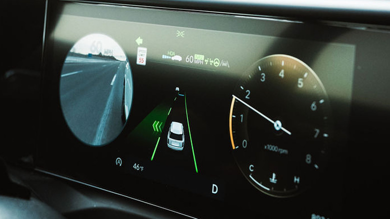 Система помощи при вождении на шоссе 2 активирована в Hyundai Palisade Calligraphy 2026 года.