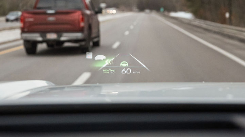 HUD активируется в Hyundai Palisade Calligraphy 2026 года во время вождения.