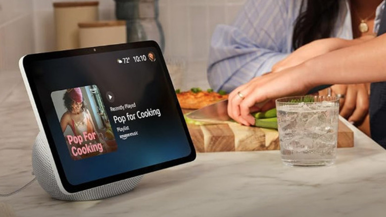 Amazon Echo Show 11 на кухне