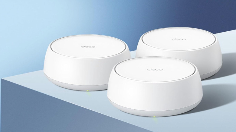 Три ячеистых Wi-Fi-устройства TP-Link Deco 7