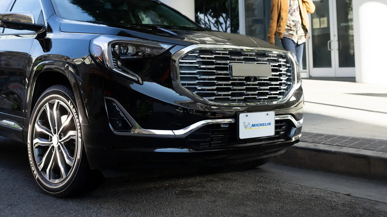 Автомобиль с шинами Michelin Defender2.