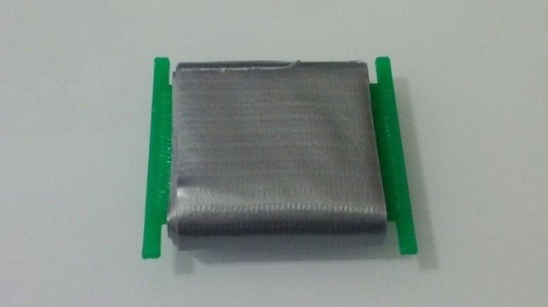 Устройство для намотки ленты на столе