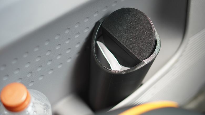 Мусорная урна для автомобилей, напечатанная на 3D-принтере.