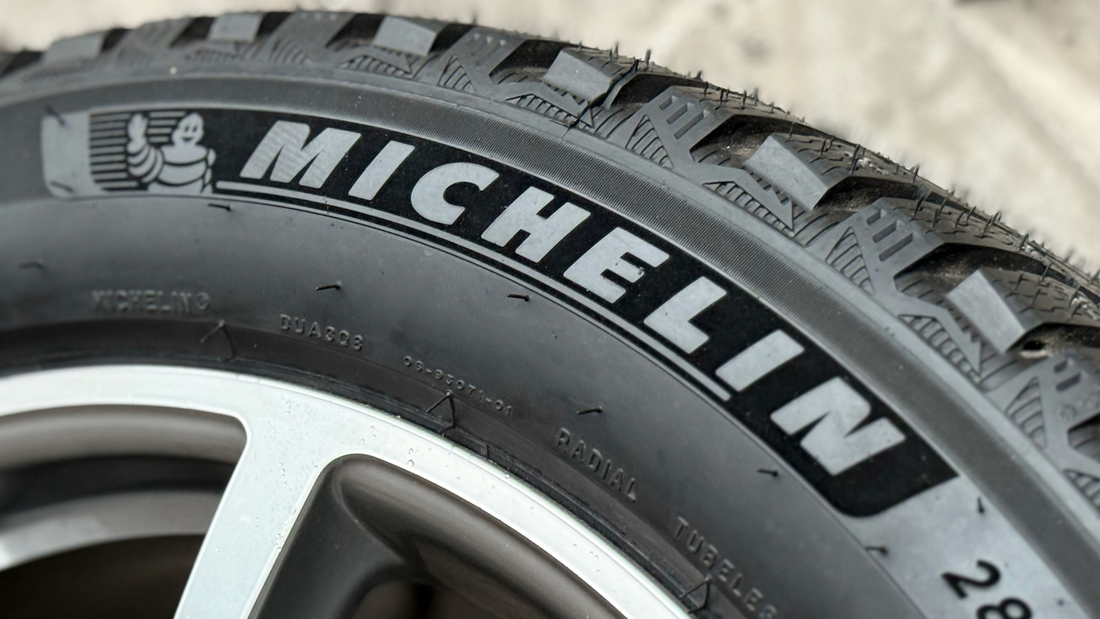Согласно отчетам потребителей, эти шины Michelin имеют самые высокие оценки удовлетворенности клиентов.