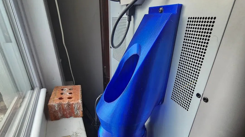 Ненужная трубка для стрельбы на задней панели 3D-принтера