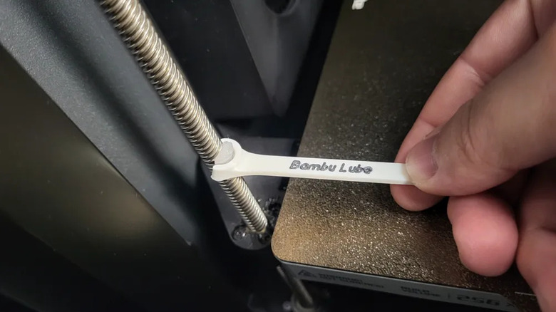 Вспомогательный инструмент для смазки ходового винта