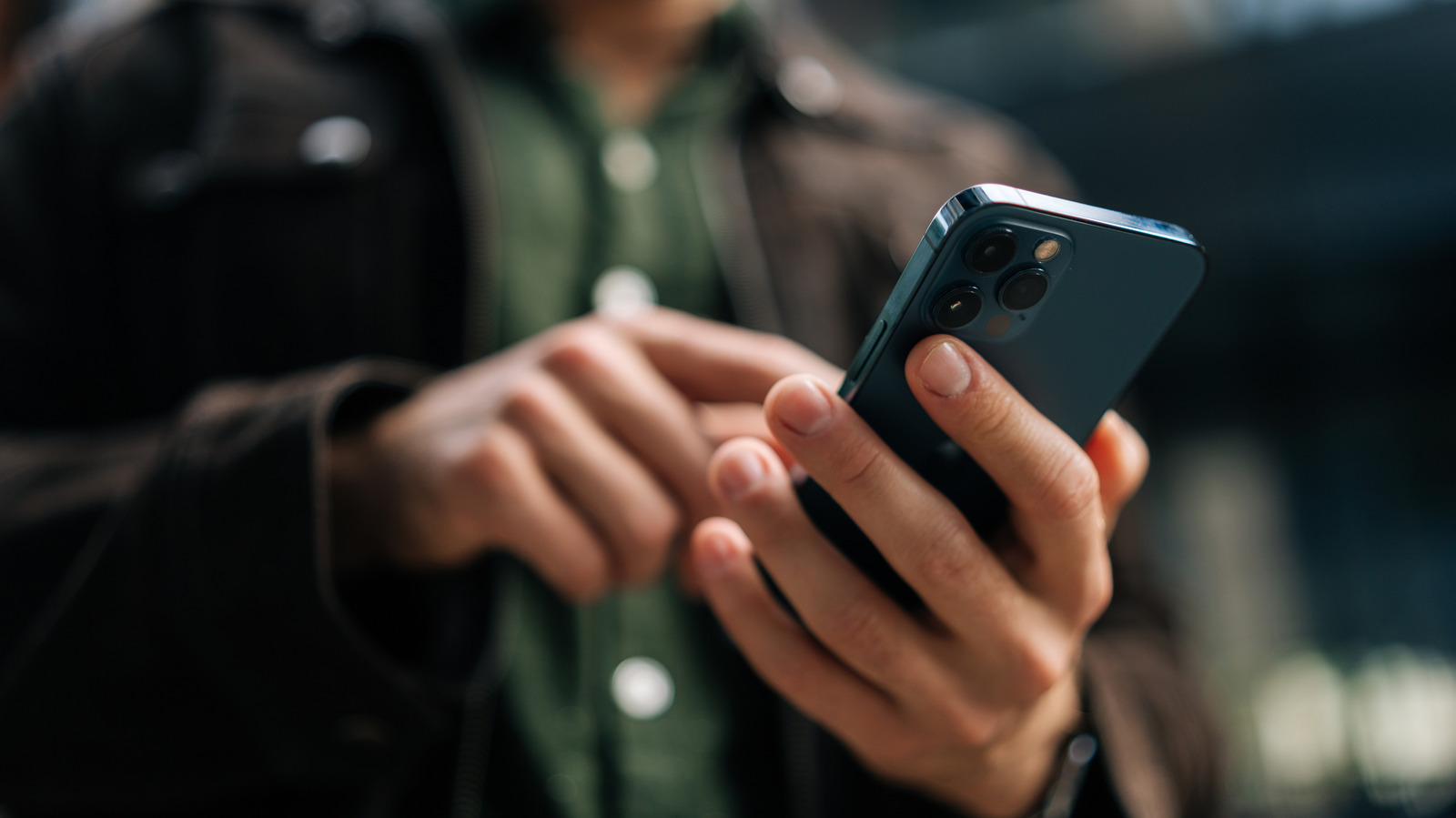 ФБР предупреждает, что иностранные киберпреступники нацелились на пользователей мессенджеров