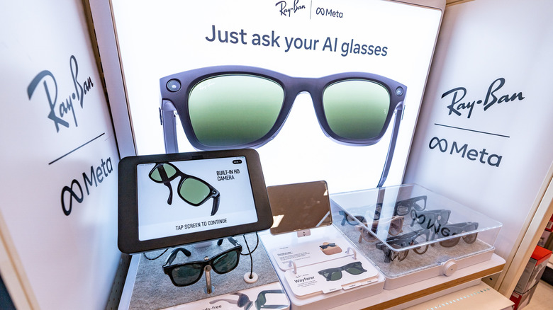 Выставка очков Ray-Bans Meta.