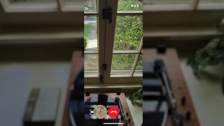 Приложение Be My Eyes используется.