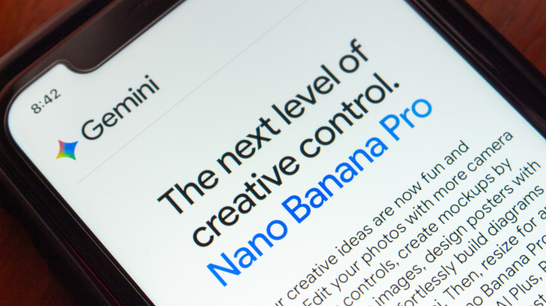На экране телефона отображается интерфейс Google Gemini, рекламирующий Nano Banana Pro.