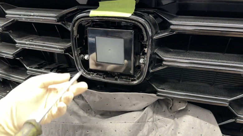 Компонент радара Honda с защитным кронштейном вокруг него