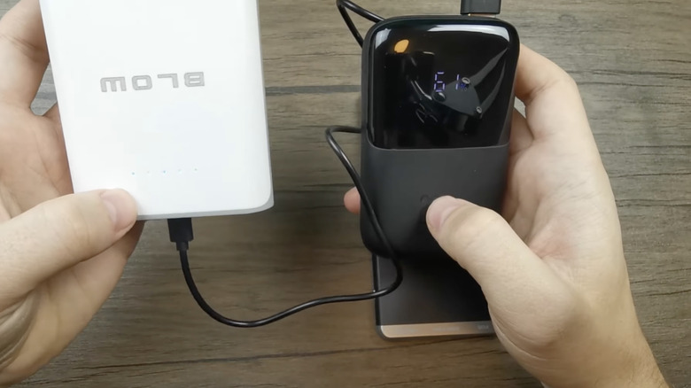 powerbank на зарядке