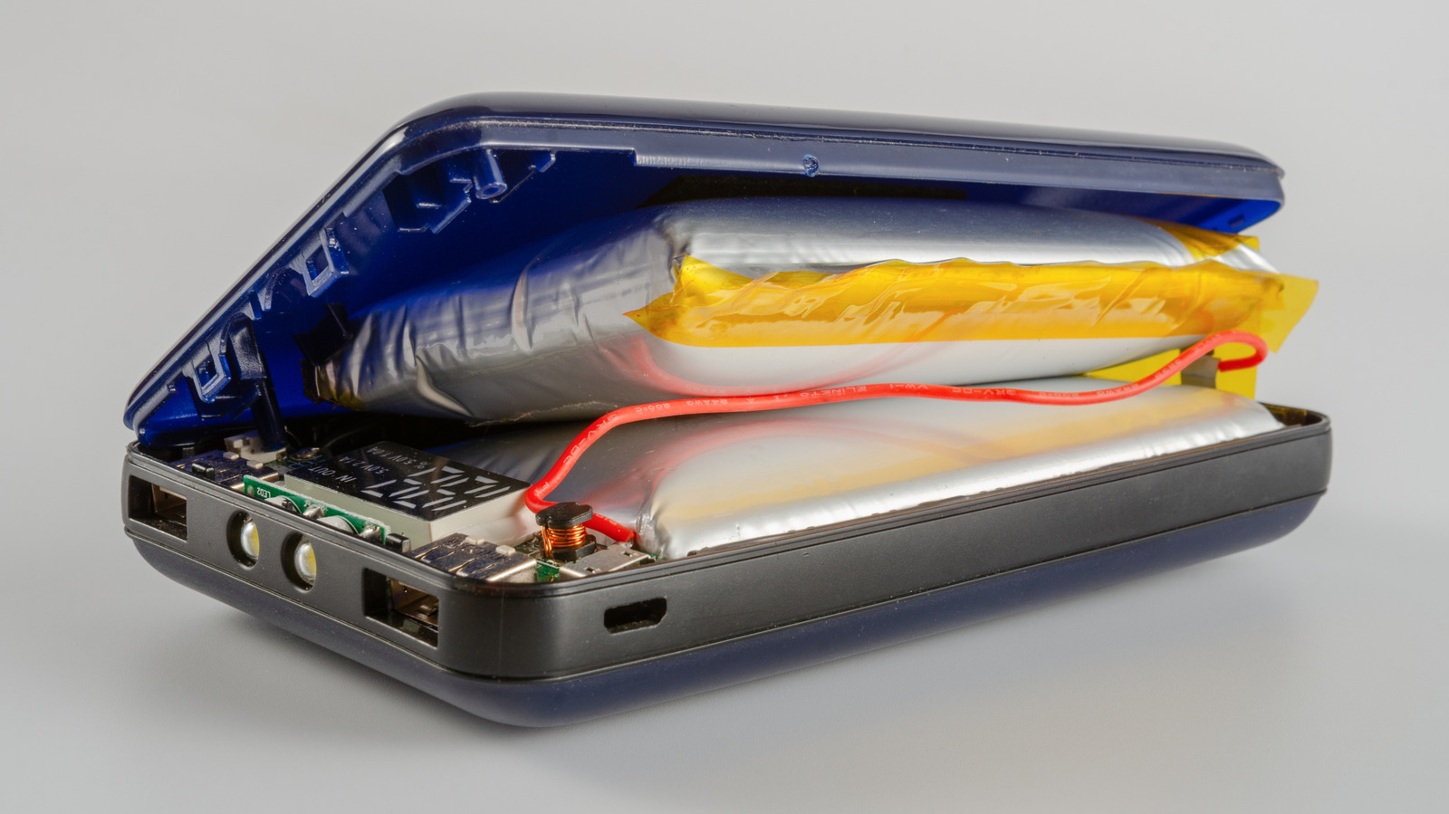 Зарядка вашего Power Bank на ночь может быть более опасной, чем вы думаете