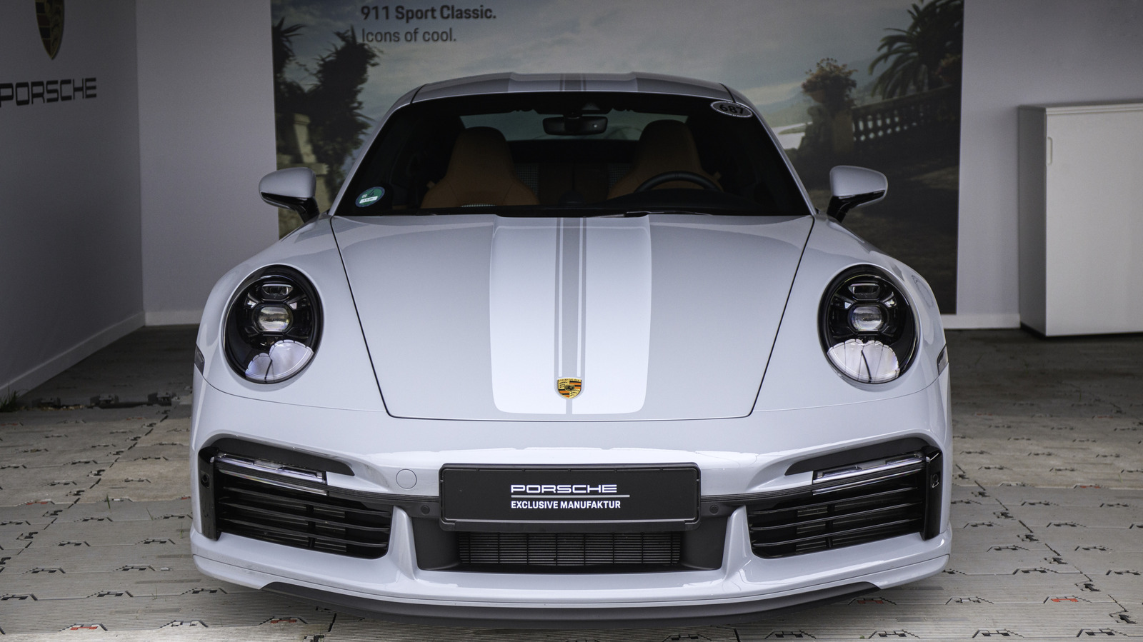 Новый патент Porsche показывает гоночные полосы при переключении в спортивный режим