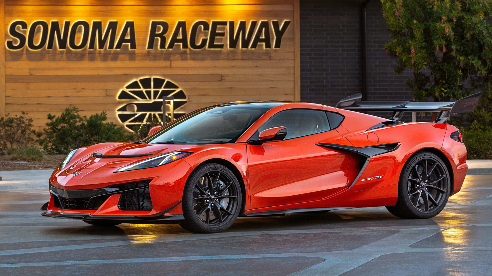 Джей Лено называет этот американский спортивный автомобиль «выгодной сделкой века»