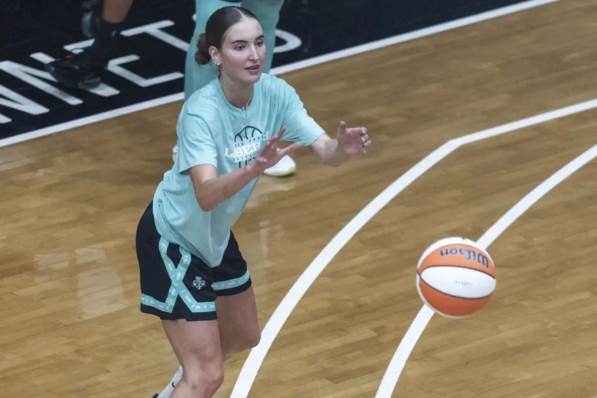 Австралийскую защитницу Аннели Мали застрелили в тренировочном лагере Либерти